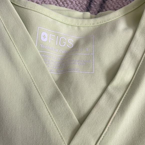 Figs Women's Scrub Set in Light Green - Picture 2 of 9